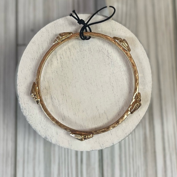 Seashell Bangle Bracelet - Picture 2 of 2